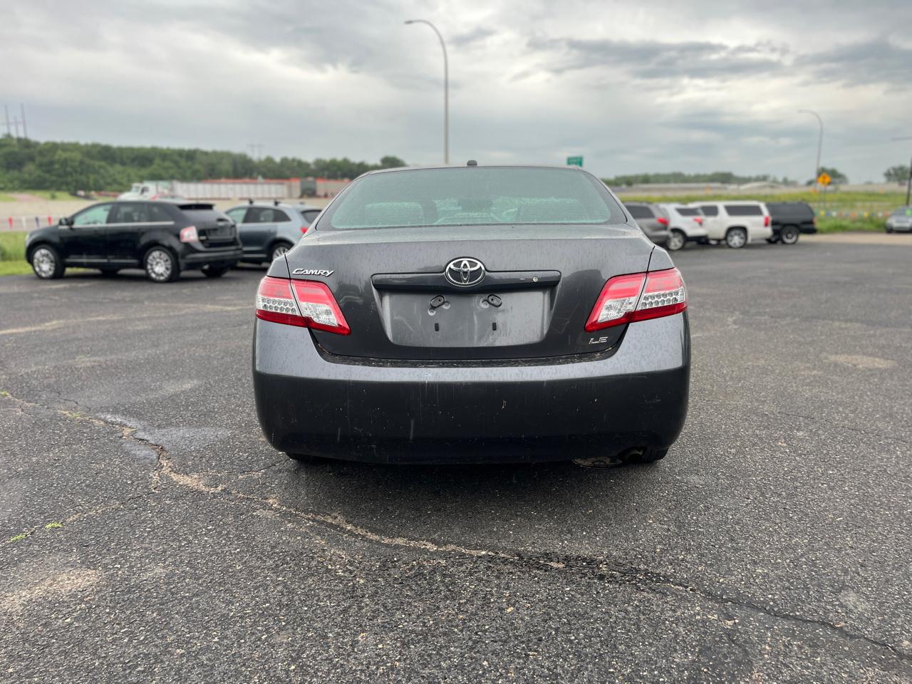 Toyota Camry 4dr Sdn I4 Man LE (Natl) 2011
