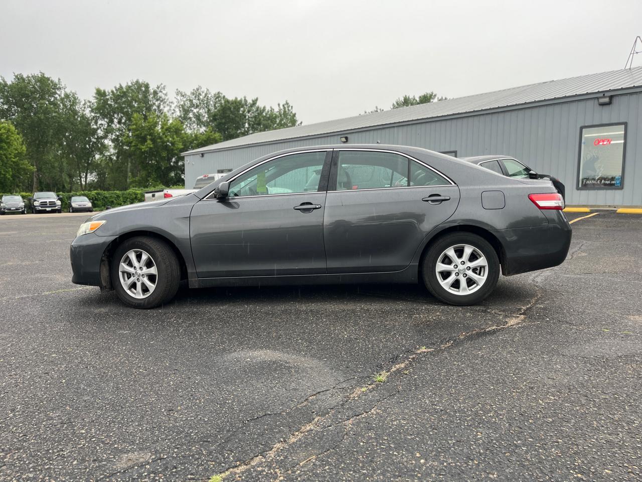 Toyota Camry 4dr Sdn I4 Man LE (Natl) 2011