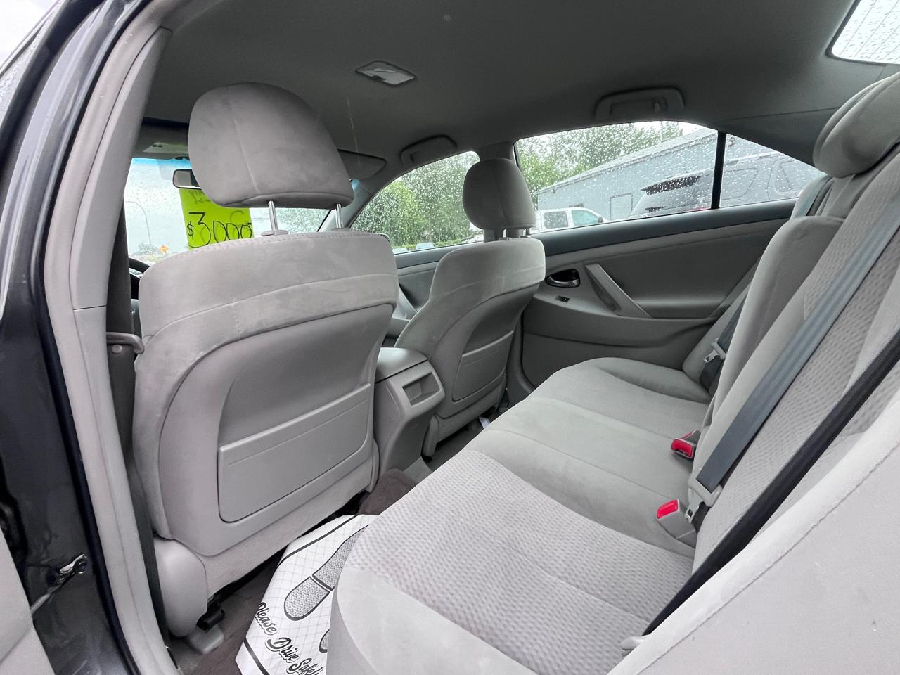 Toyota Camry 4dr Sdn I4 Man LE (Natl) 2011