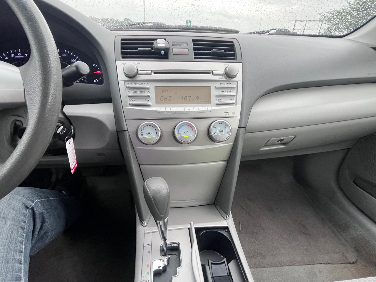 Toyota Camry 4dr Sdn I4 Man LE (Natl) 2011