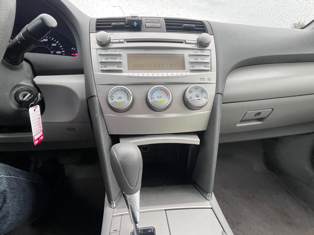 Toyota Camry 4dr Sdn I4 Man LE (Natl) 2011