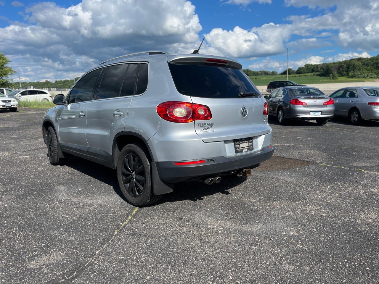 Volkswagen Tiguan 4WD 4dr S 4Motion 2011
