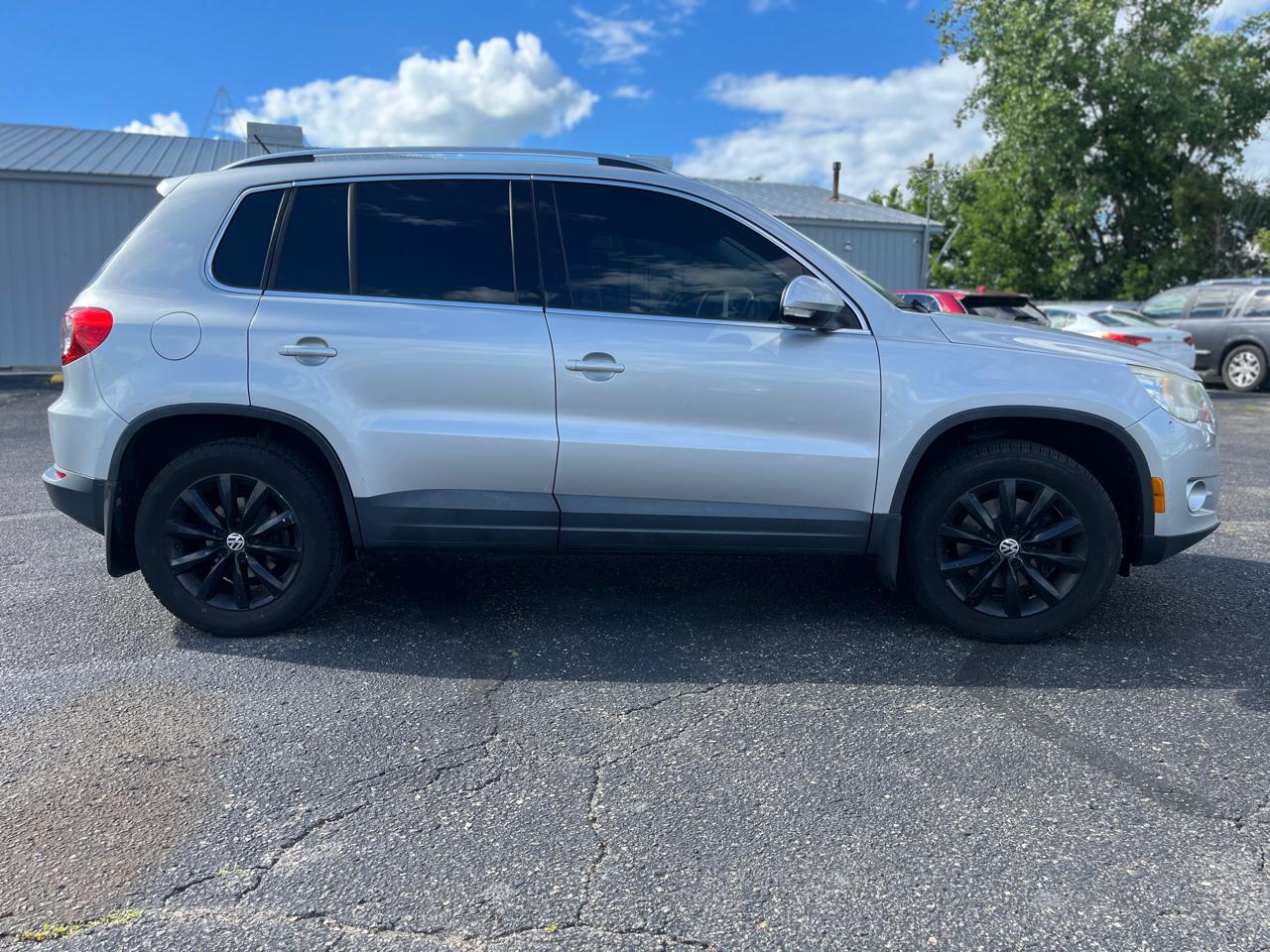 Volkswagen Tiguan 4WD 4dr S 4Motion 2011