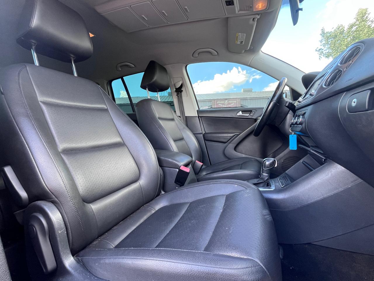 Volkswagen Tiguan 4WD 4dr S 4Motion 2011