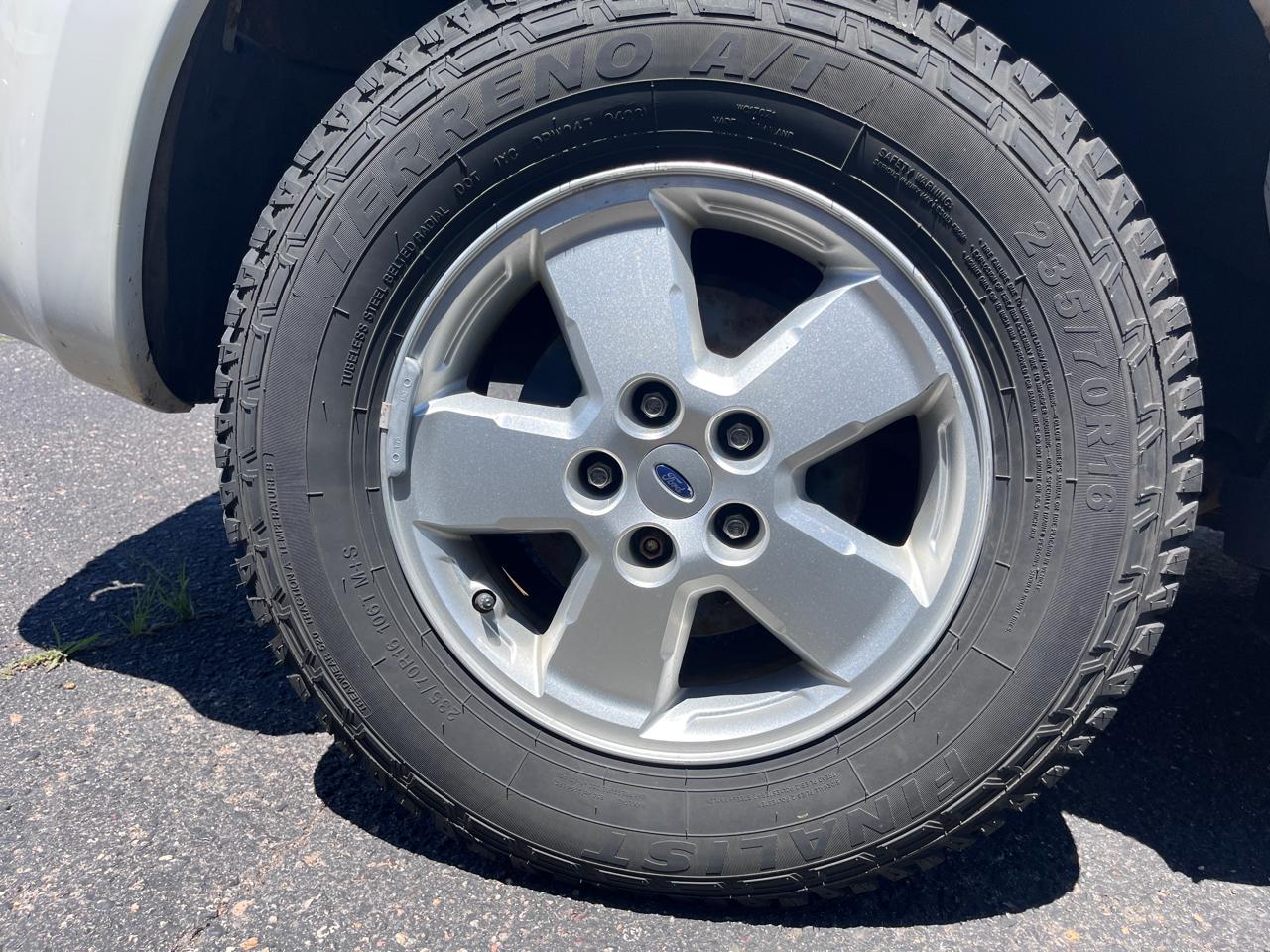 Ford Escape 4WD 4dr XLT 2010