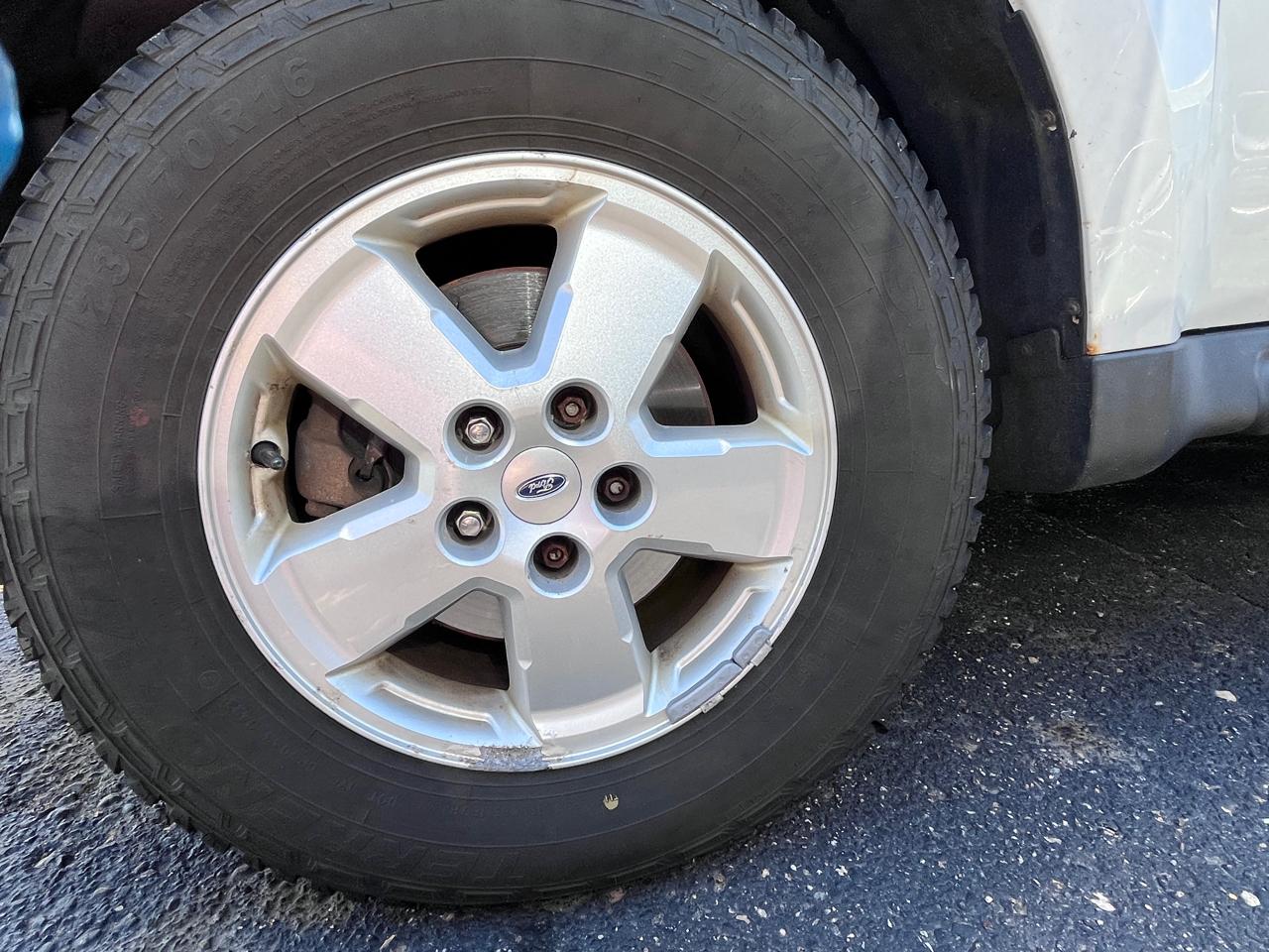 Ford Escape 4WD 4dr XLT 2010