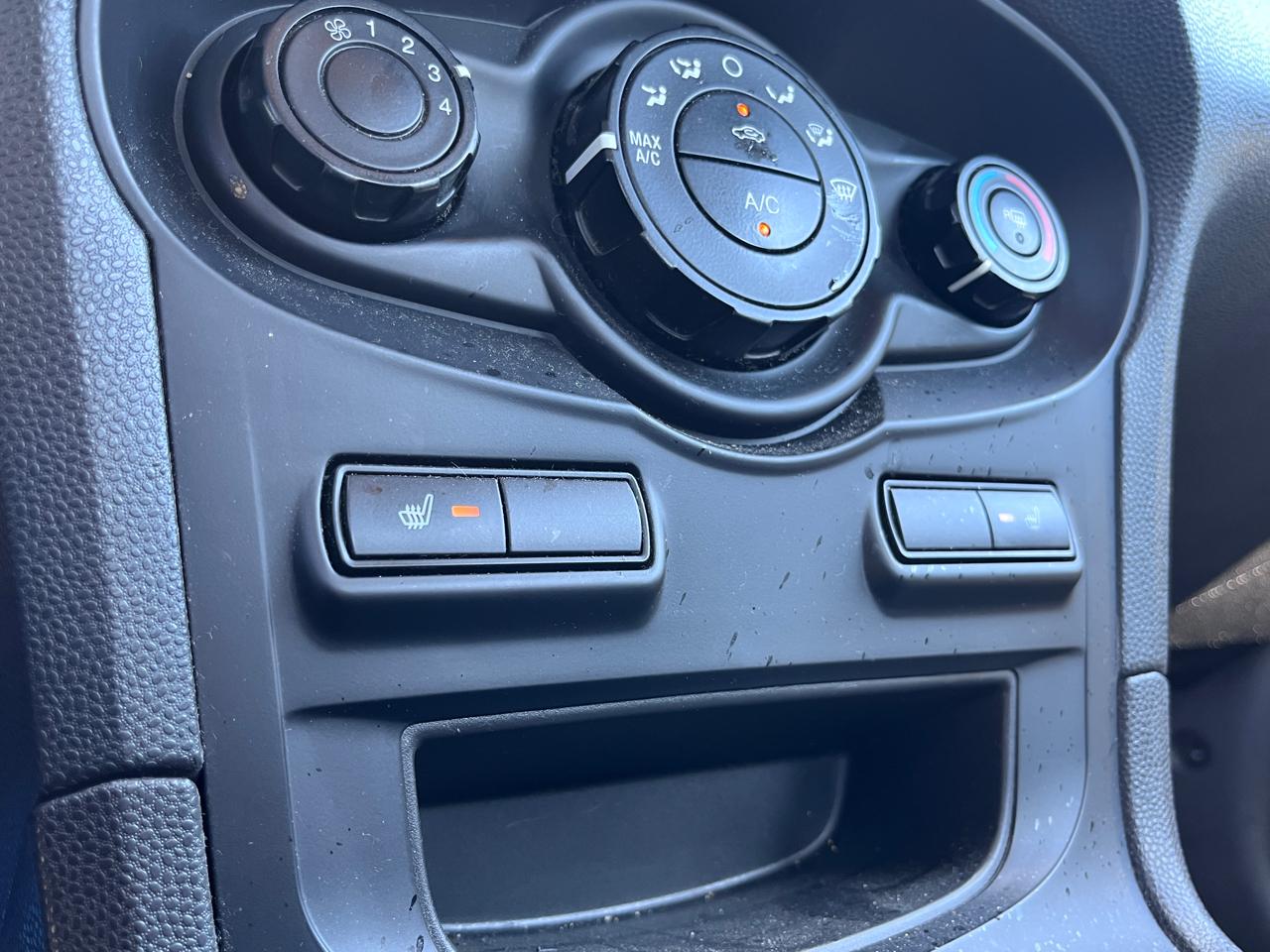 Ford Fiesta 4dr Sdn SE 2012