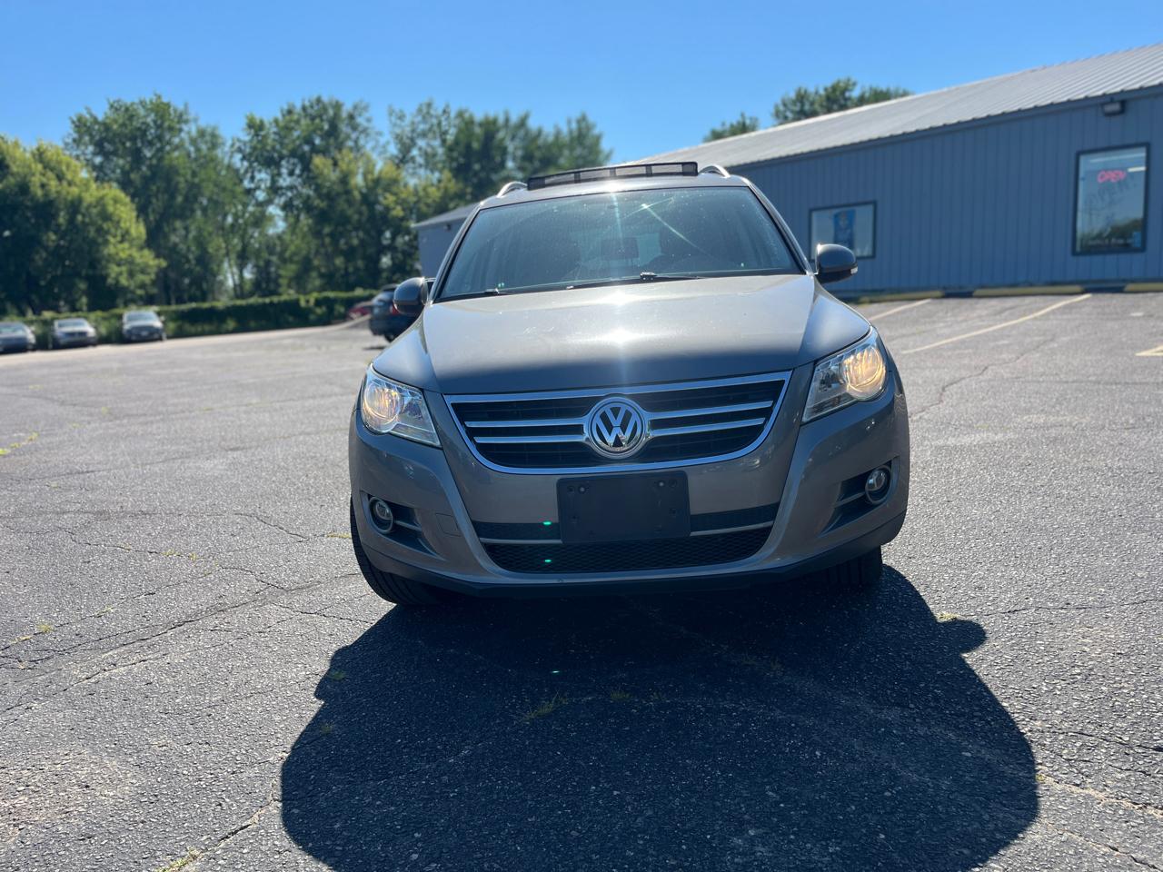 Volkswagen Tiguan 4WD 4dr S 4Motion 2011