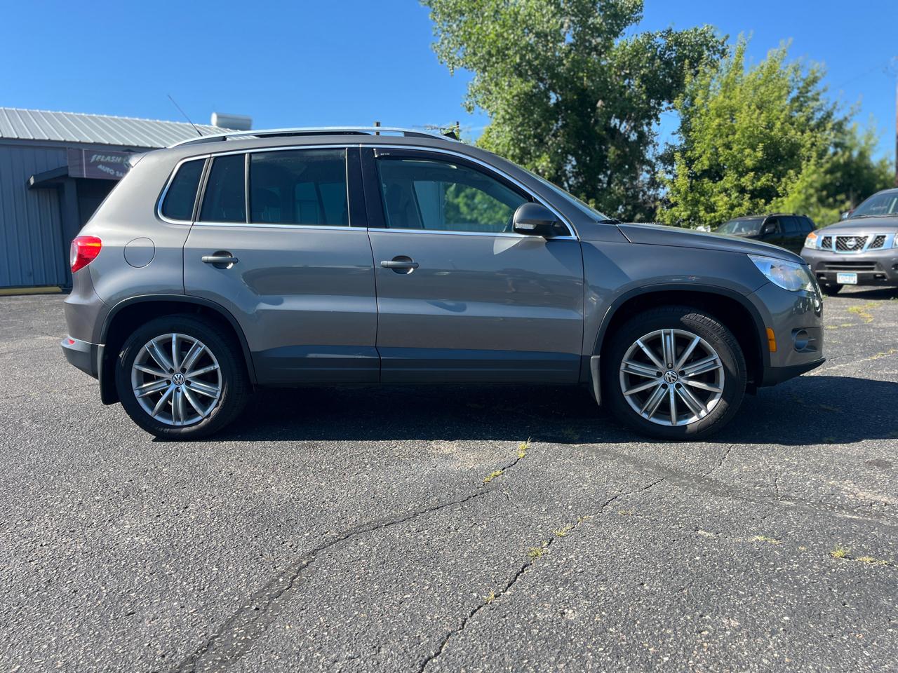 Volkswagen Tiguan 4WD 4dr S 4Motion 2011