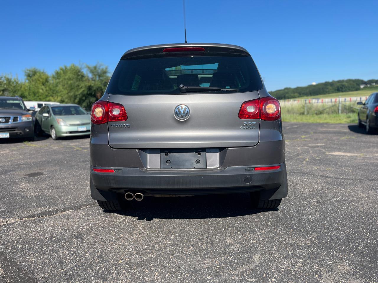 Volkswagen Tiguan 4WD 4dr S 4Motion 2011