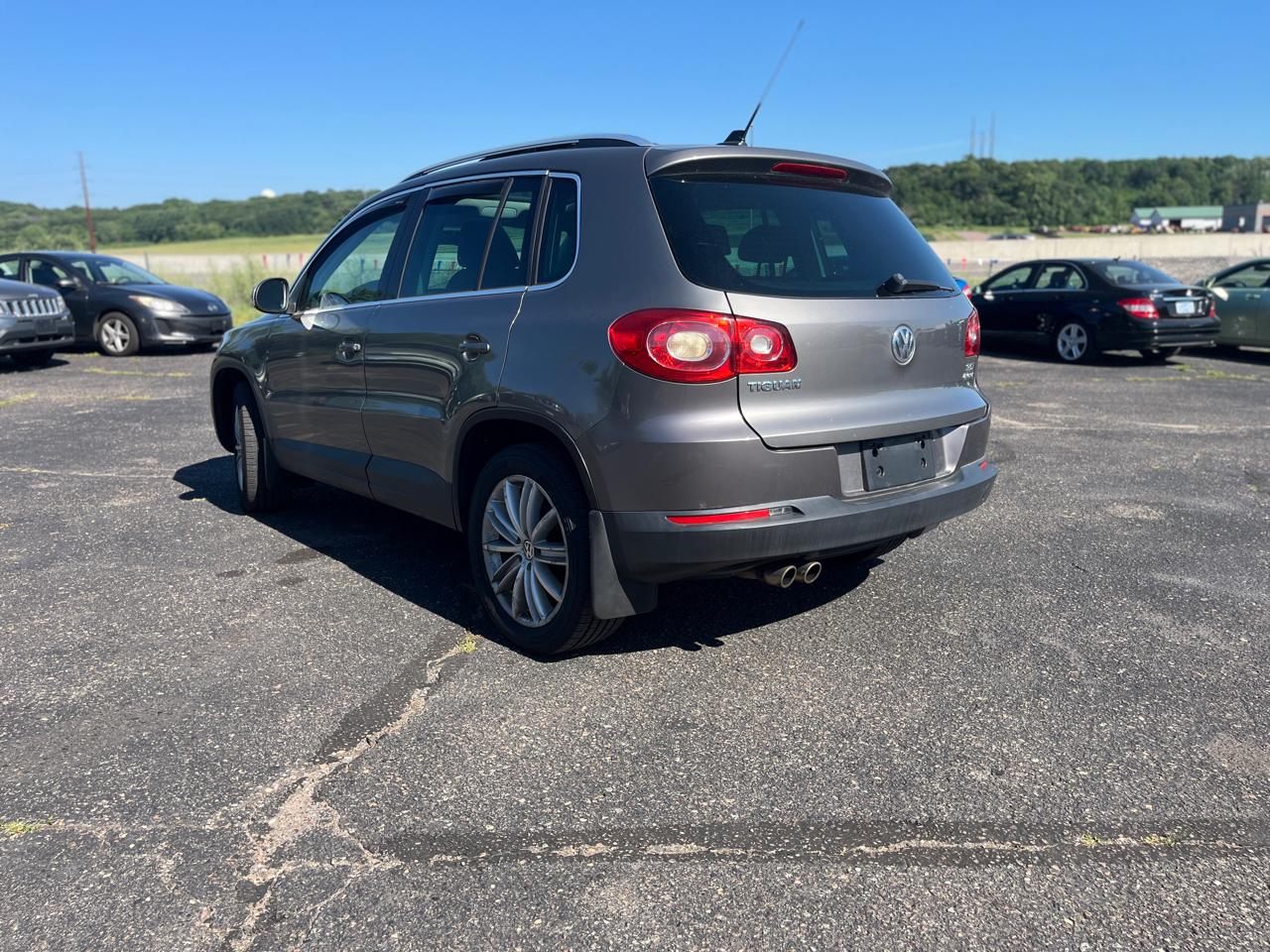 Volkswagen Tiguan 4WD 4dr S 4Motion 2011