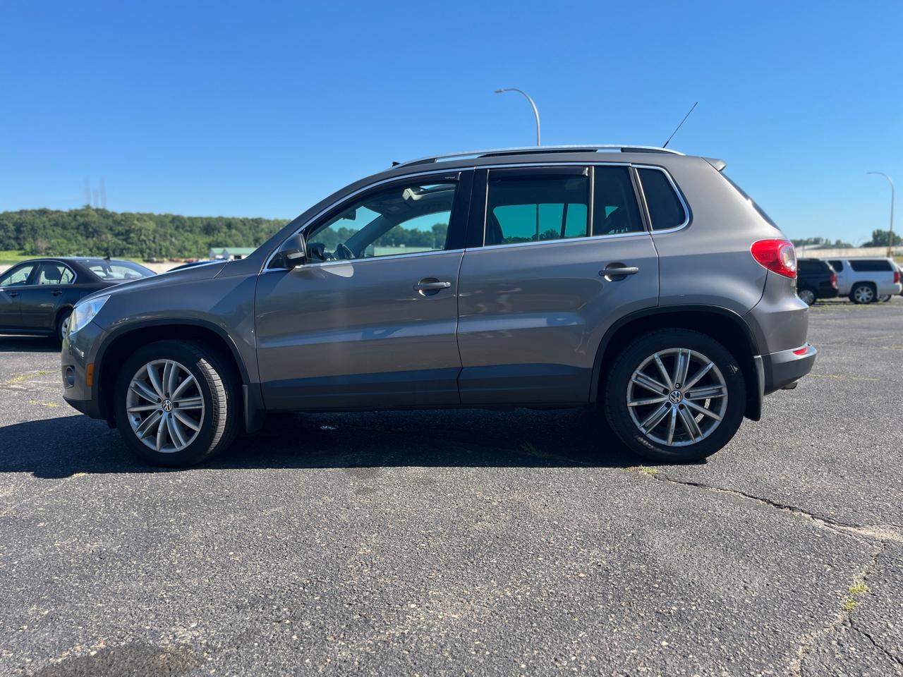 Volkswagen Tiguan 4WD 4dr S 4Motion 2011