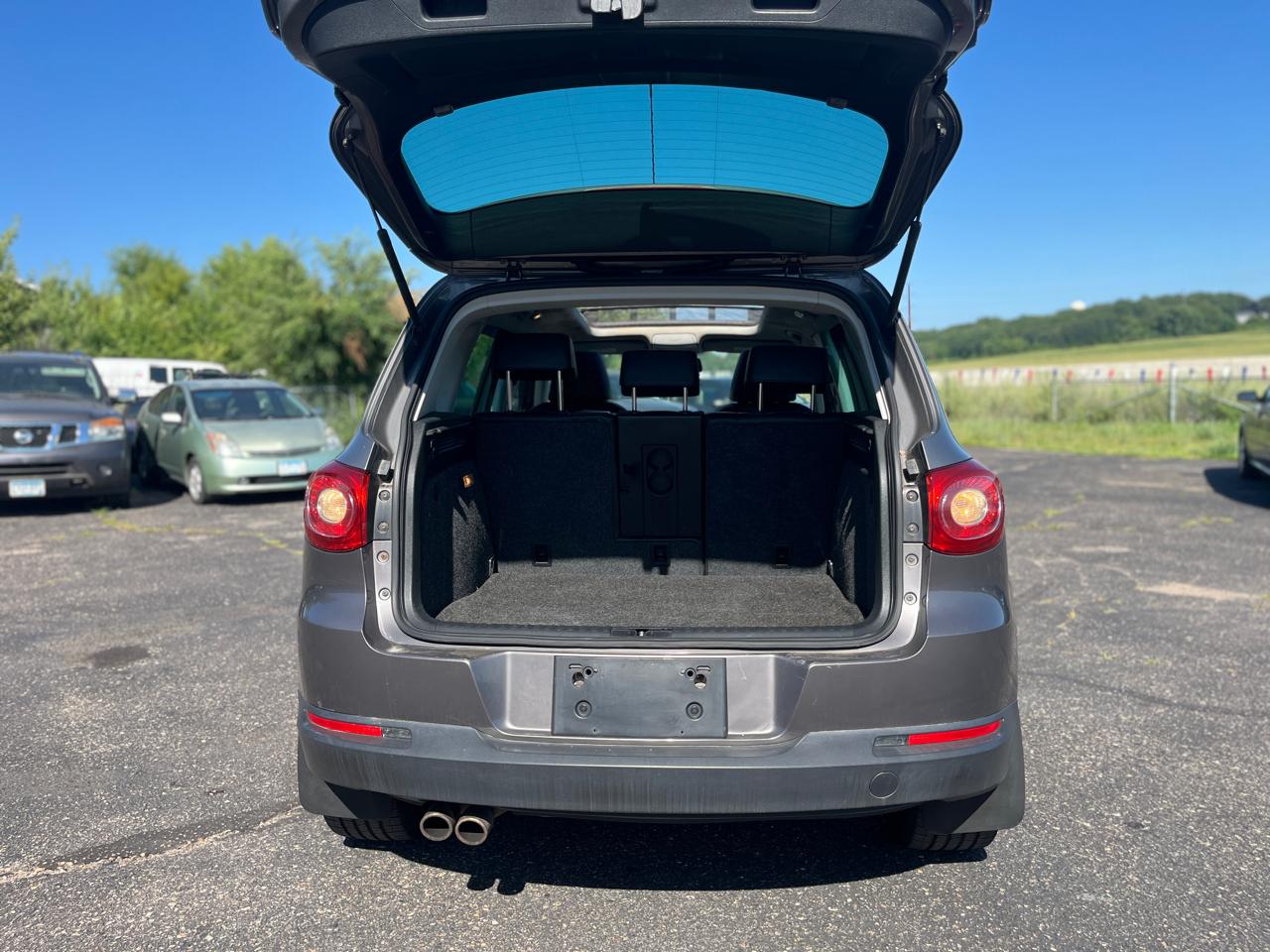 Volkswagen Tiguan 4WD 4dr S 4Motion 2011