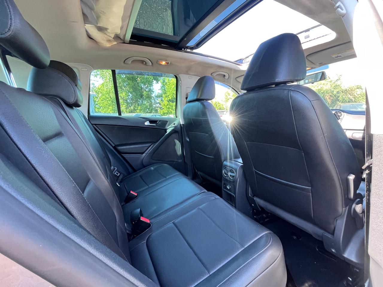Volkswagen Tiguan 4WD 4dr S 4Motion 2011