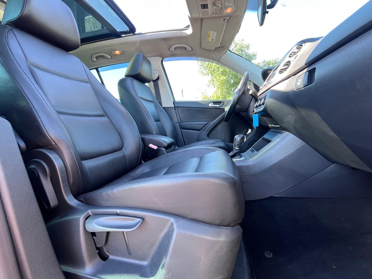 Volkswagen Tiguan 4WD 4dr S 4Motion 2011