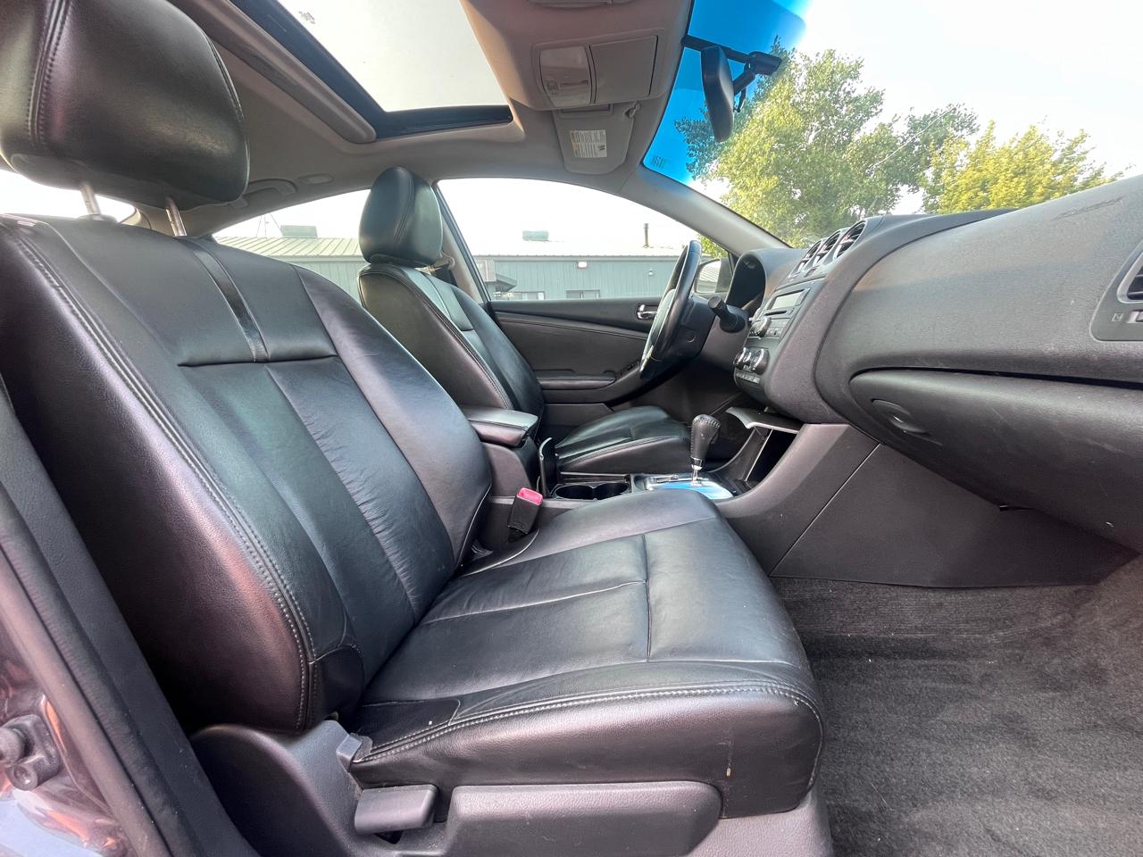 Nissan Altima 4dr Sdn I4 2.5 SL 2012