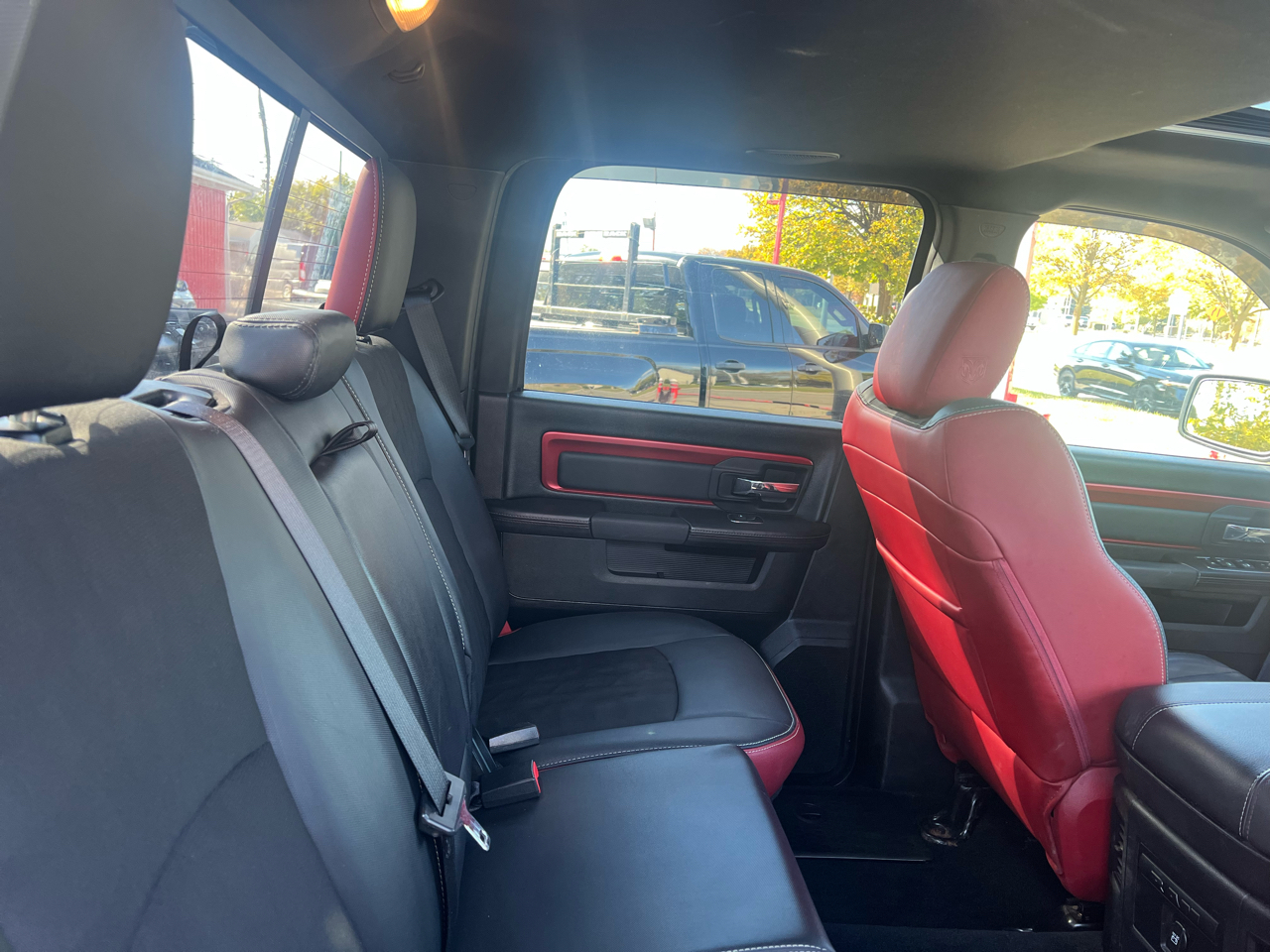 RAM 1500 Rebel 4x4 Crew Cab 5'7" Box 2017 RAM 1500 Rebel 4x4 Crew Cab 5'7" Box 2017