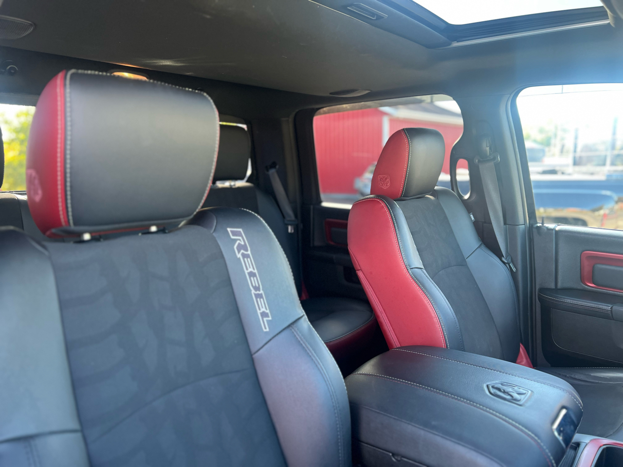 RAM 1500 Rebel 4x4 Crew Cab 5'7" Box 2017 RAM 1500 Rebel 4x4 Crew Cab 5'7" Box 2017