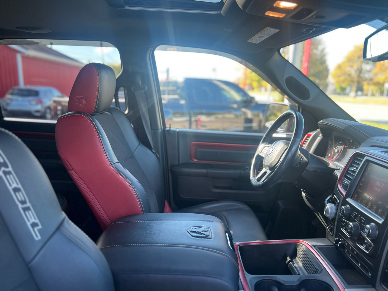 RAM 1500 Rebel 4x4 Crew Cab 5'7" Box 2017 RAM 1500 Rebel 4x4 Crew Cab 5'7" Box 2017