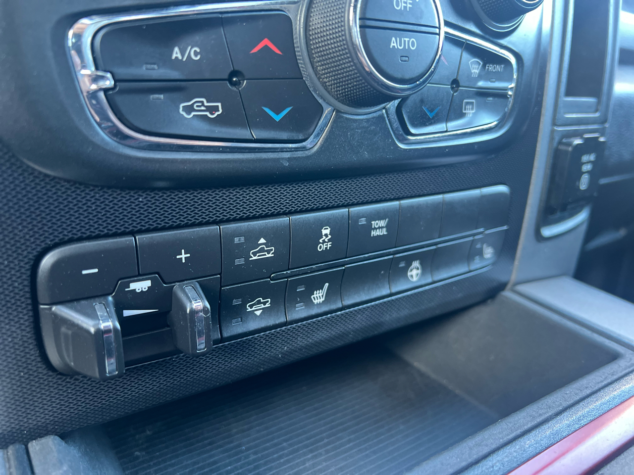 RAM 1500 Rebel 4x4 Crew Cab 5'7" Box 2017 RAM 1500 Rebel 4x4 Crew Cab 5'7" Box 2017