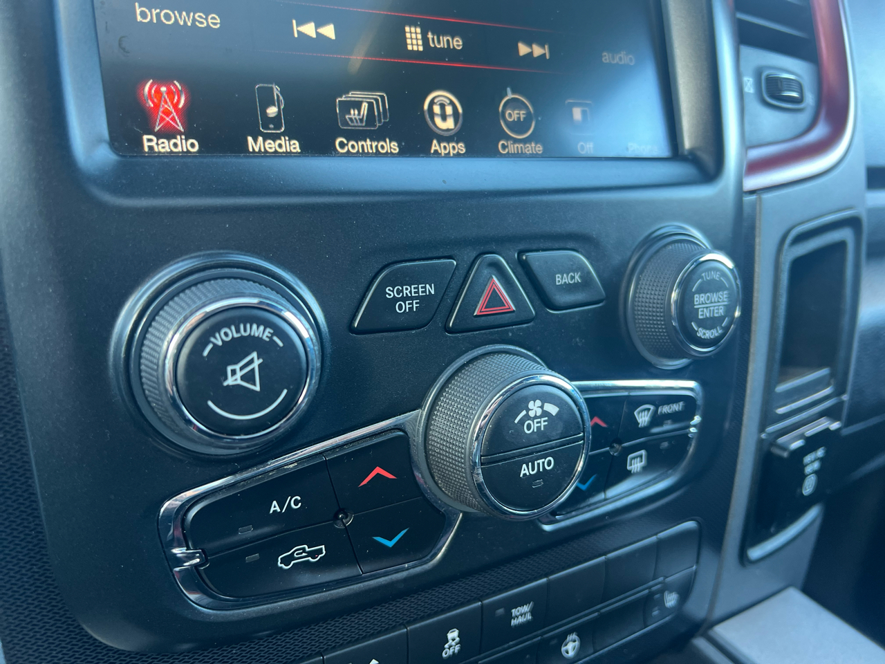 RAM 1500 Rebel 4x4 Crew Cab 5'7" Box 2017 RAM 1500 Rebel 4x4 Crew Cab 5'7" Box 2017