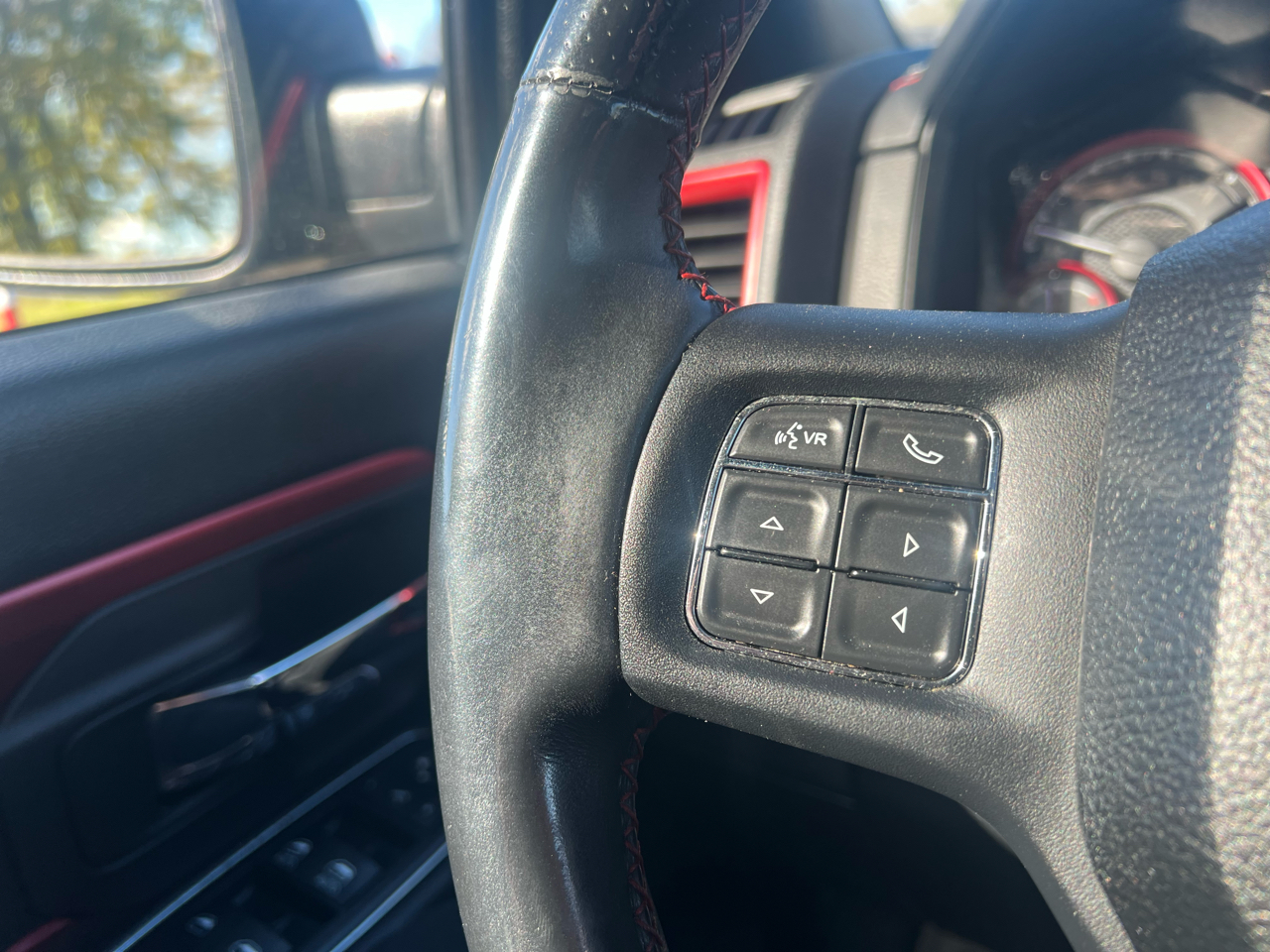 RAM 1500 Rebel 4x4 Crew Cab 5'7" Box 2017 RAM 1500 Rebel 4x4 Crew Cab 5'7" Box 2017