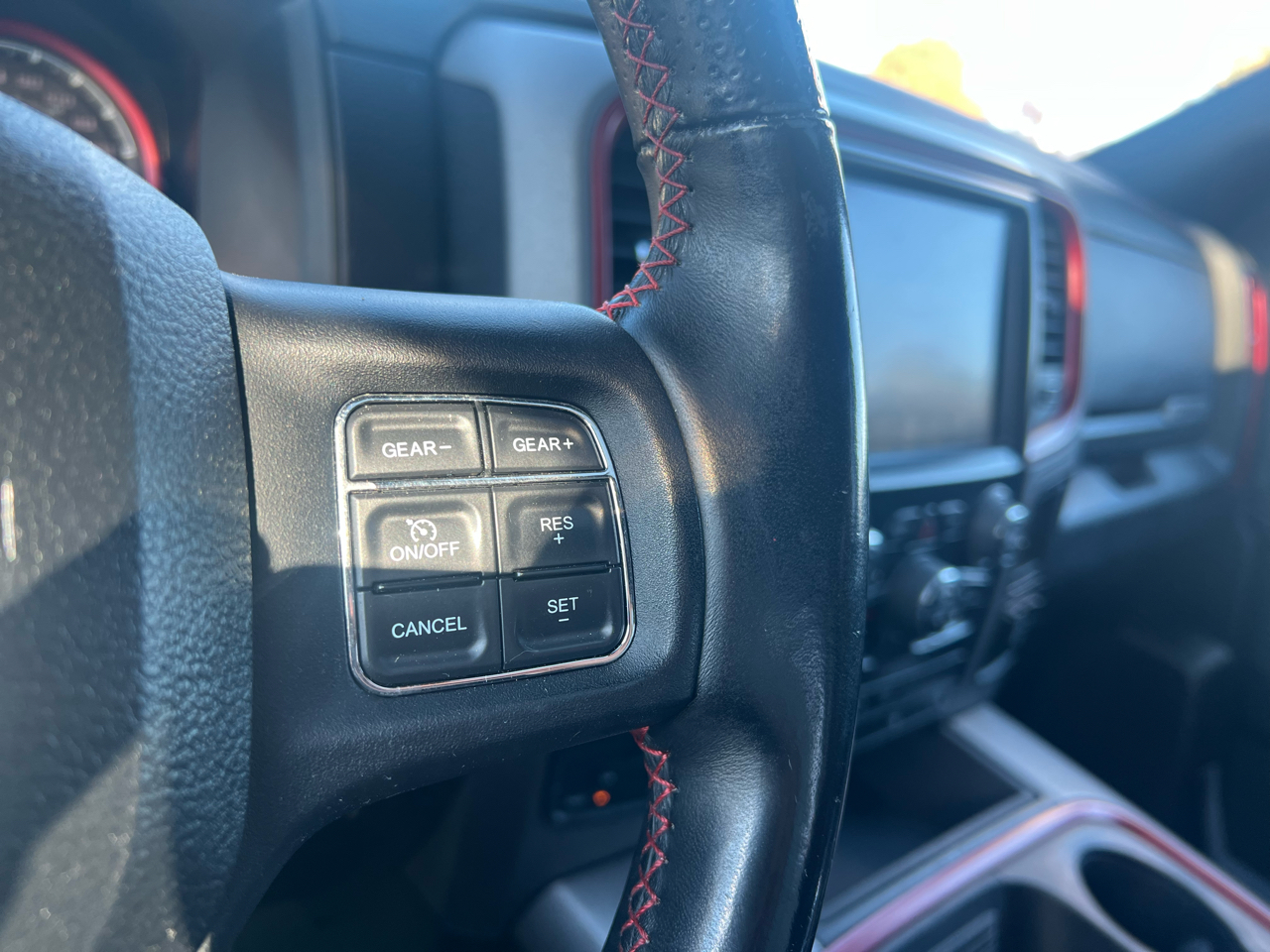 RAM 1500 Rebel 4x4 Crew Cab 5'7" Box 2017 RAM 1500 Rebel 4x4 Crew Cab 5'7" Box 2017