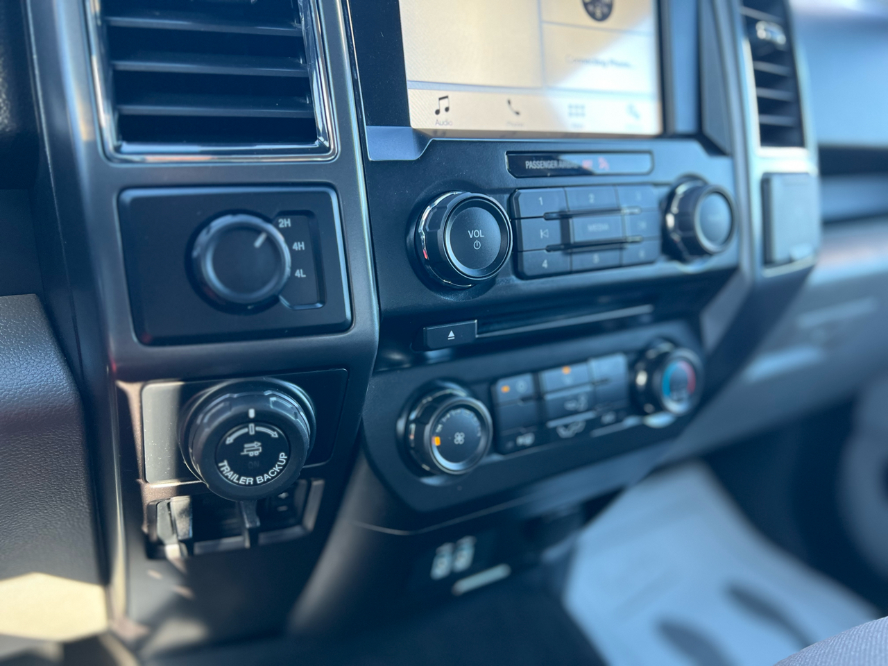 Ford F-150 XLT 4WD SuperCrew 6.5' Box 2018 Ford F-150 XLT 4WD SuperCrew 6.5' Box 2018