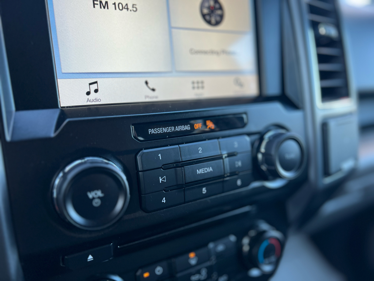 Ford F-150 XLT 4WD SuperCrew 6.5' Box 2018 Ford F-150 XLT 4WD SuperCrew 6.5' Box 2018