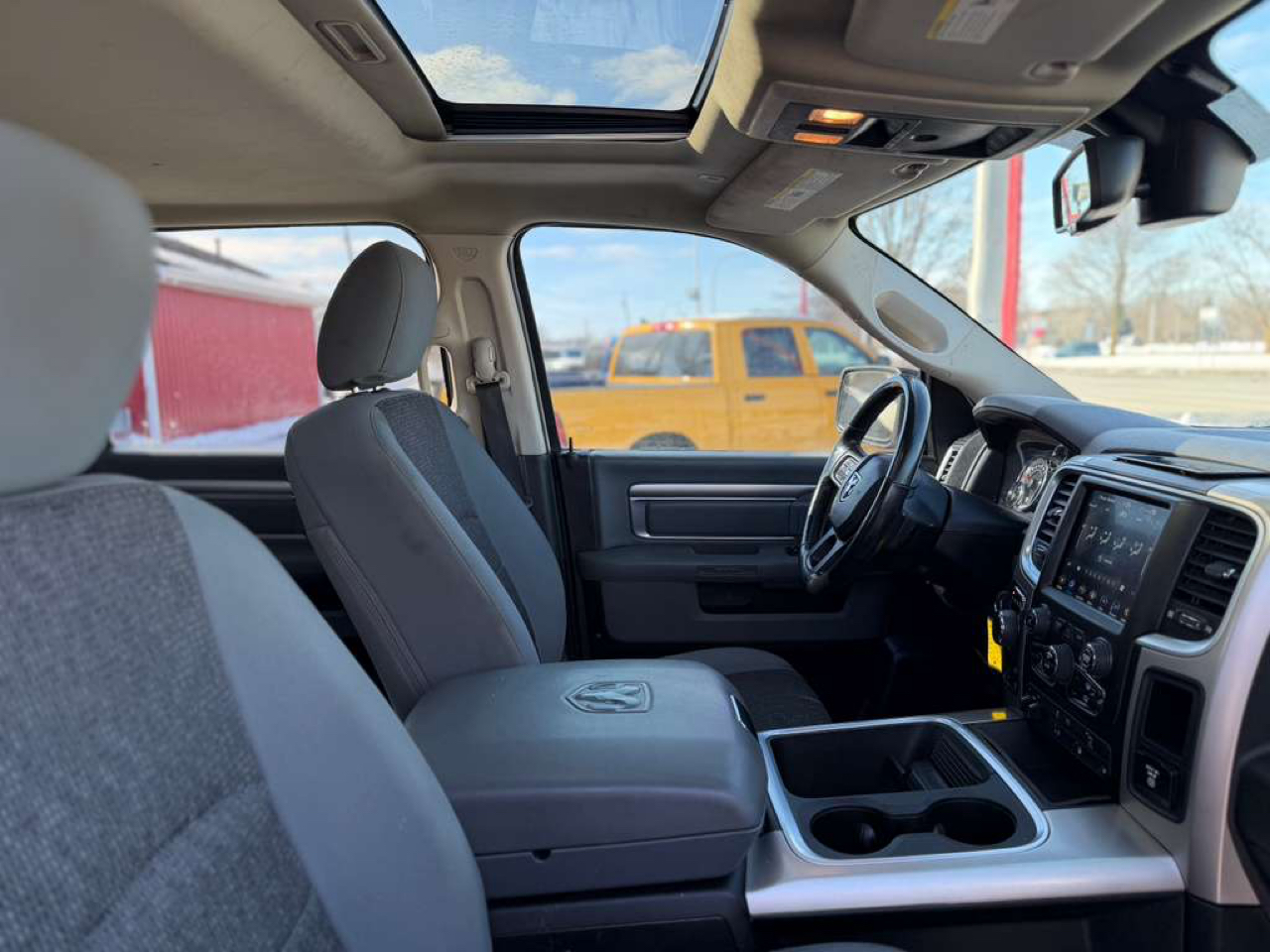 RAM 1500 Classic SLT Crew Cab SWB 4WD 2019