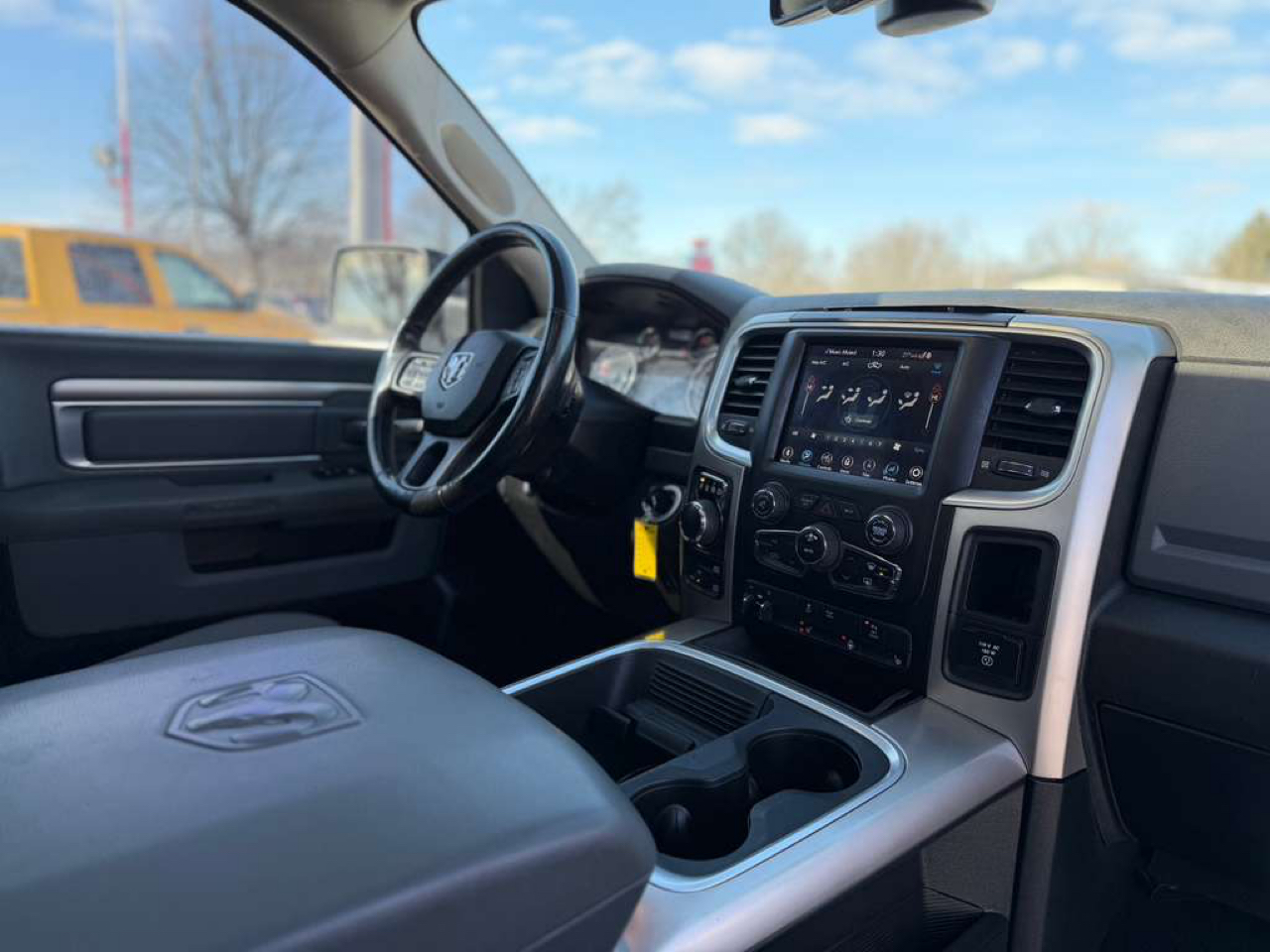 RAM 1500 Classic SLT Crew Cab SWB 4WD 2019