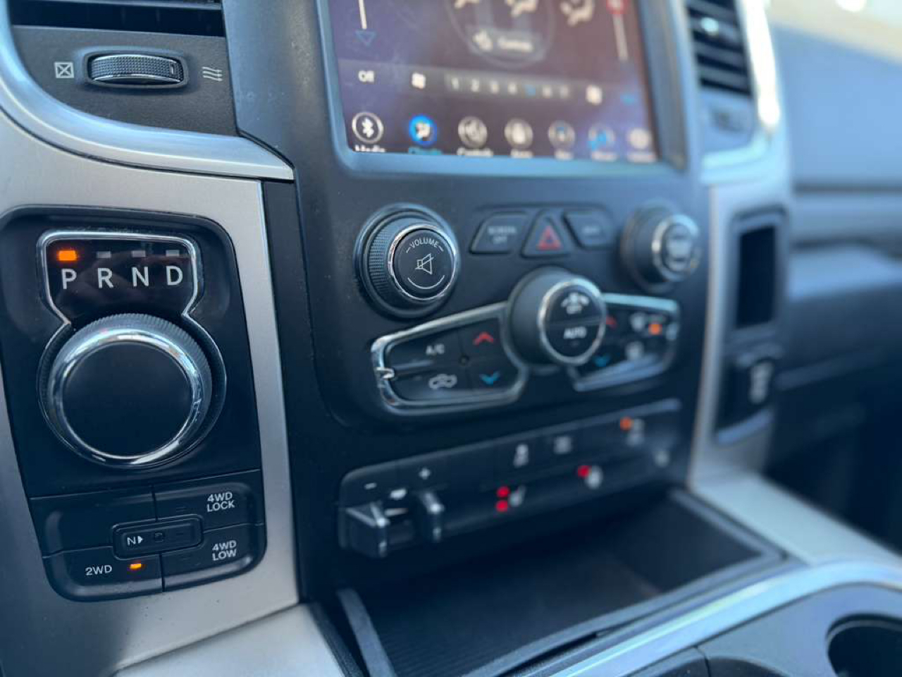 RAM 1500 Classic SLT Crew Cab SWB 4WD 2019