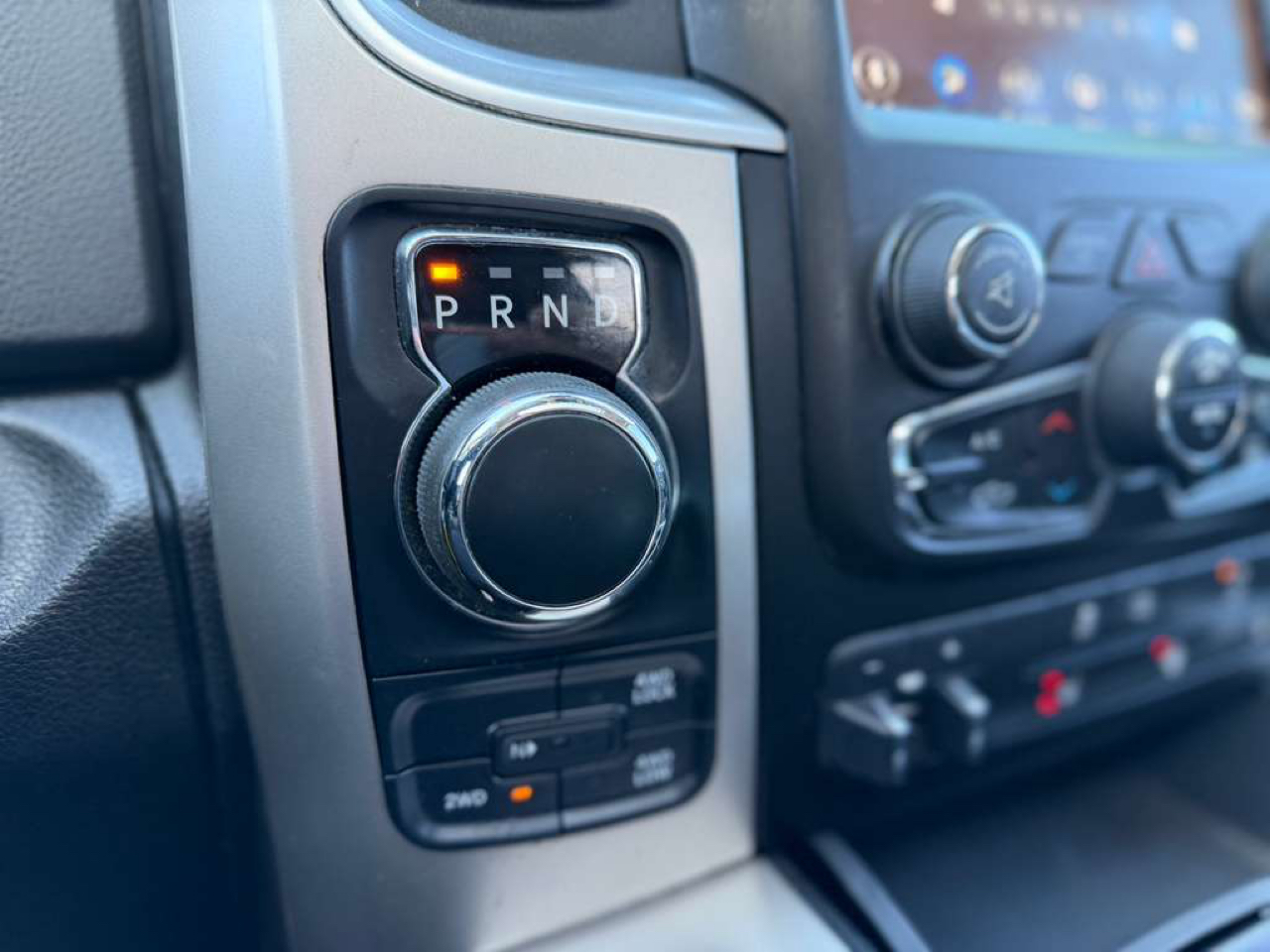 RAM 1500 Classic SLT Crew Cab SWB 4WD 2019