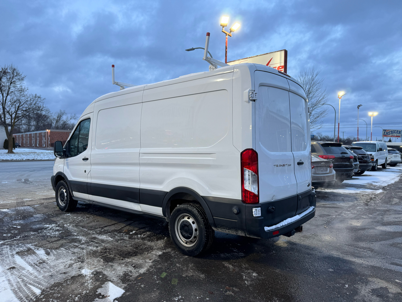Ford Transit 250 Van Med. Roof w/Sliding Pass. 148-in. WB 2016