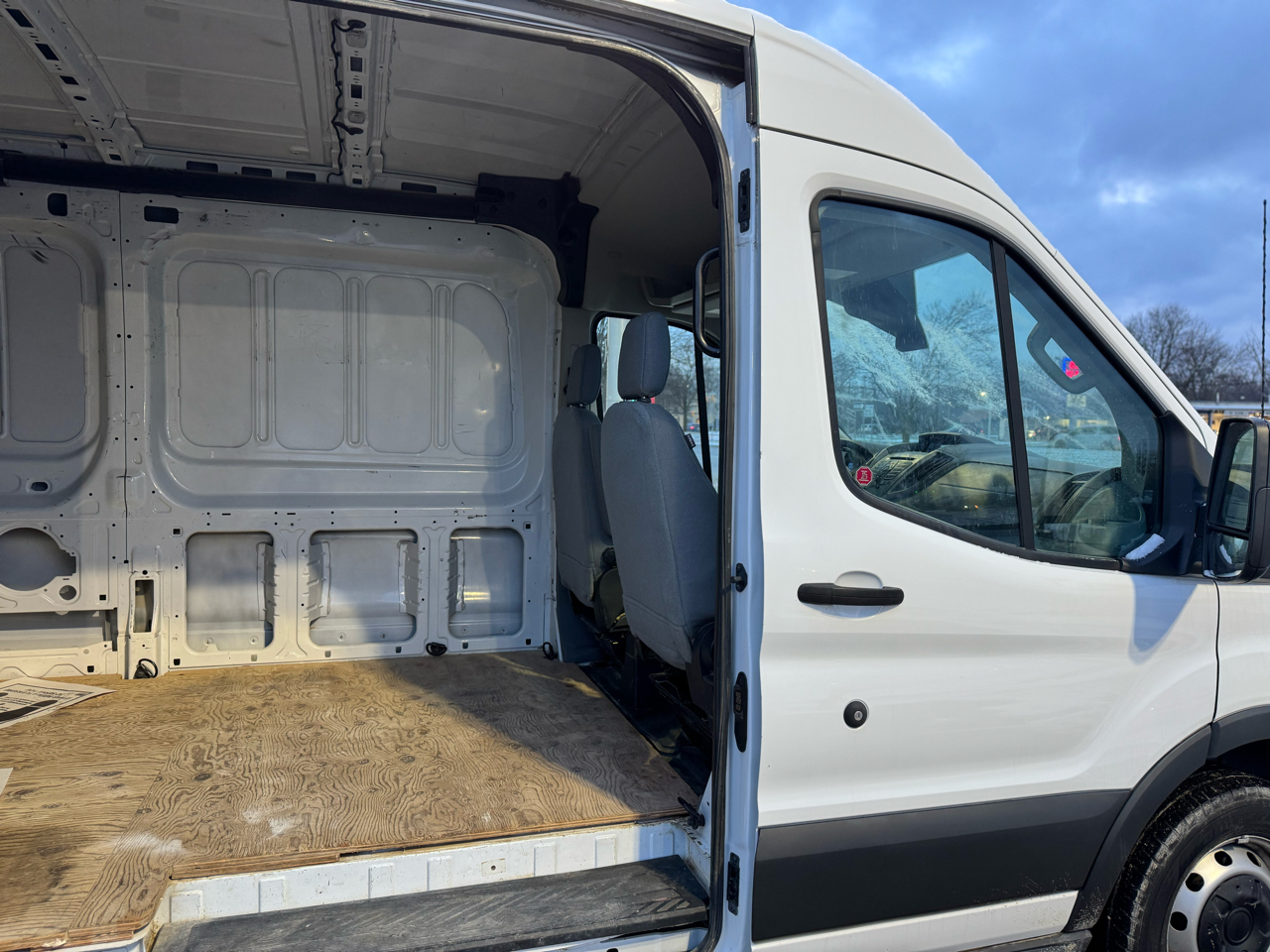 Ford Transit 250 Van Med. Roof w/Sliding Pass. 148-in. WB 2016