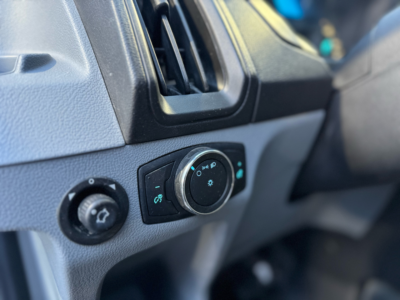 Ford Transit 250 Van Med. Roof w/Sliding Pass. 148-in. WB 2016