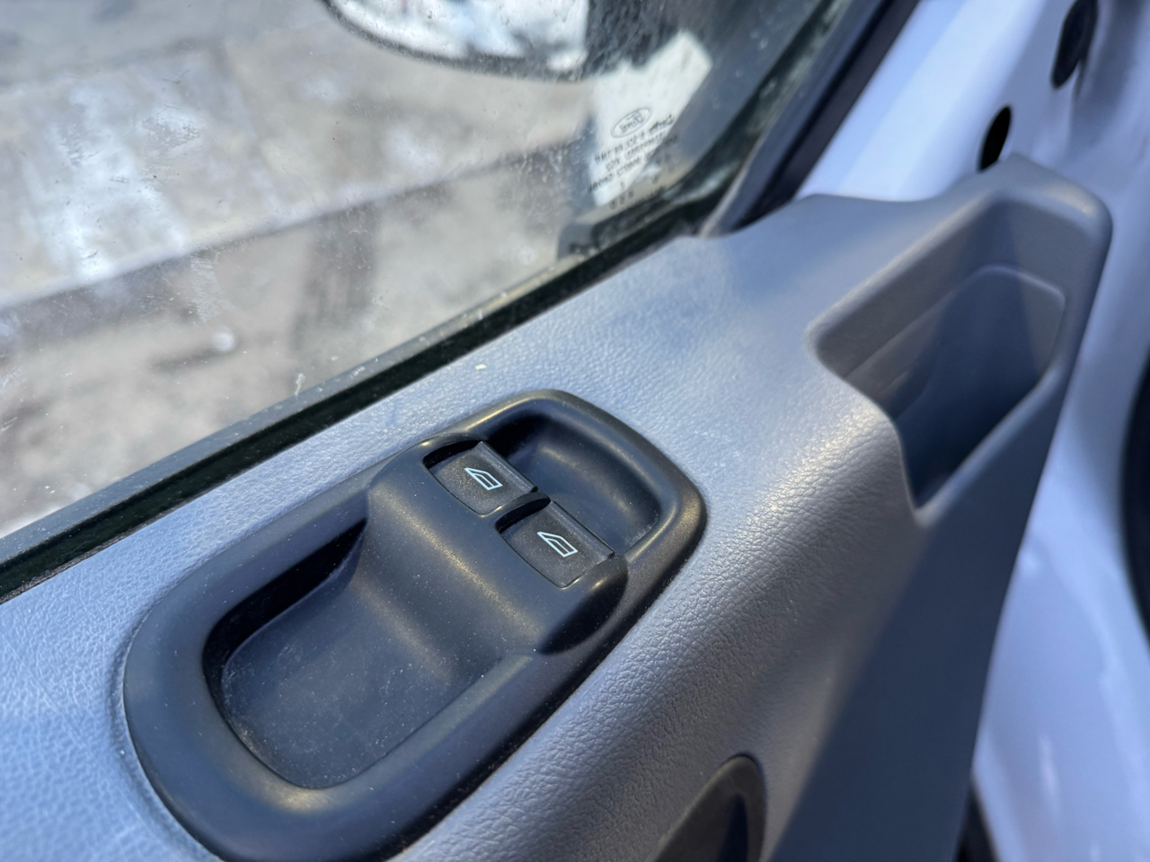 Ford Transit 250 Van Med. Roof w/Sliding Pass. 148-in. WB 2016