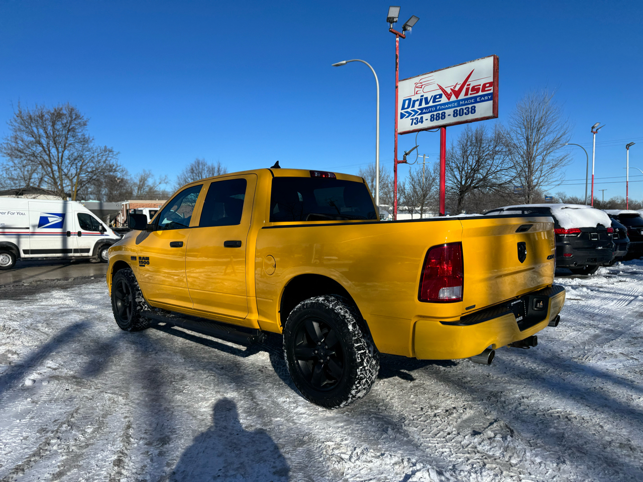 RAM 1500 Classic Express 4x4 Crew Cab 5'7" Box 2019