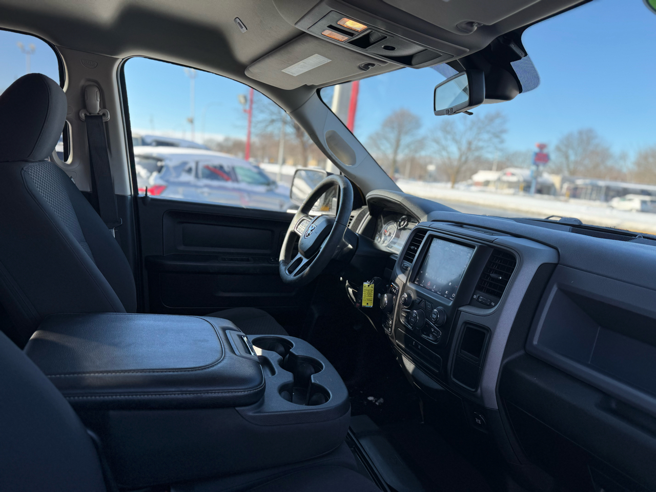 RAM 1500 Classic Express 4x4 Crew Cab 5'7" Box 2019