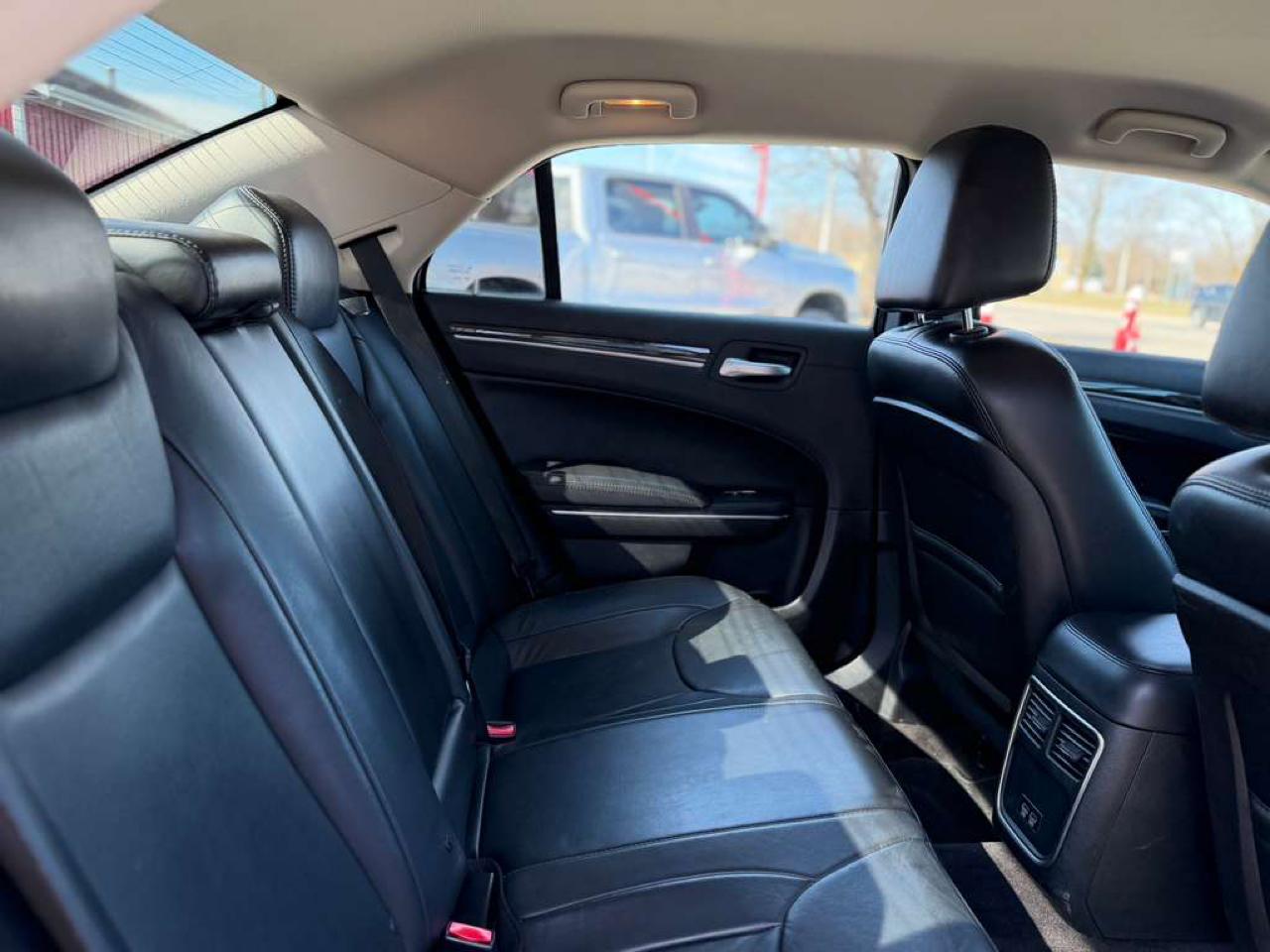 Chrysler 300 Limited RWD 2016