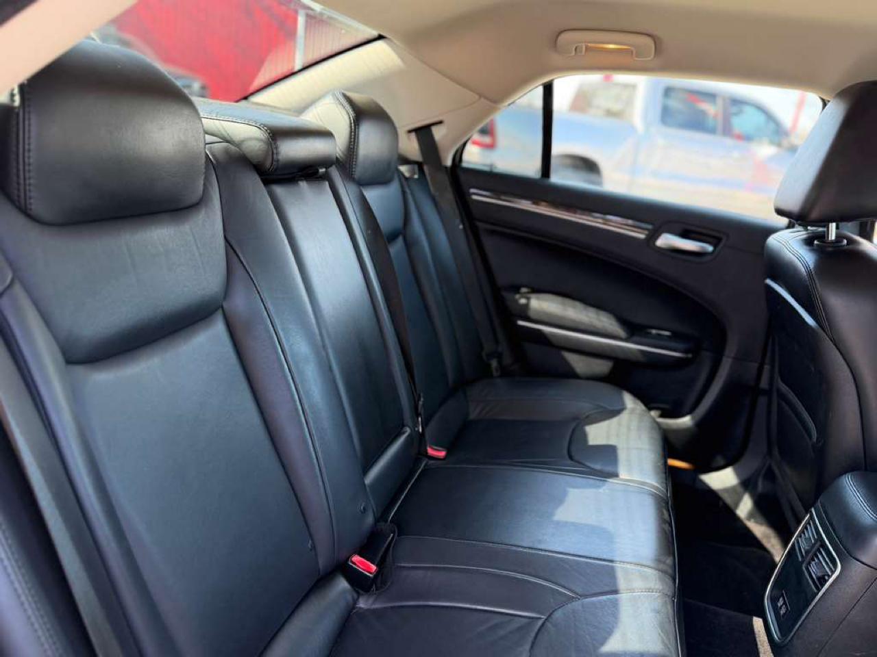 Chrysler 300 Limited RWD 2016