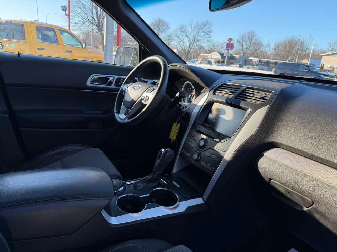 Ford Explorer XLT 4-Door 4WD 2015