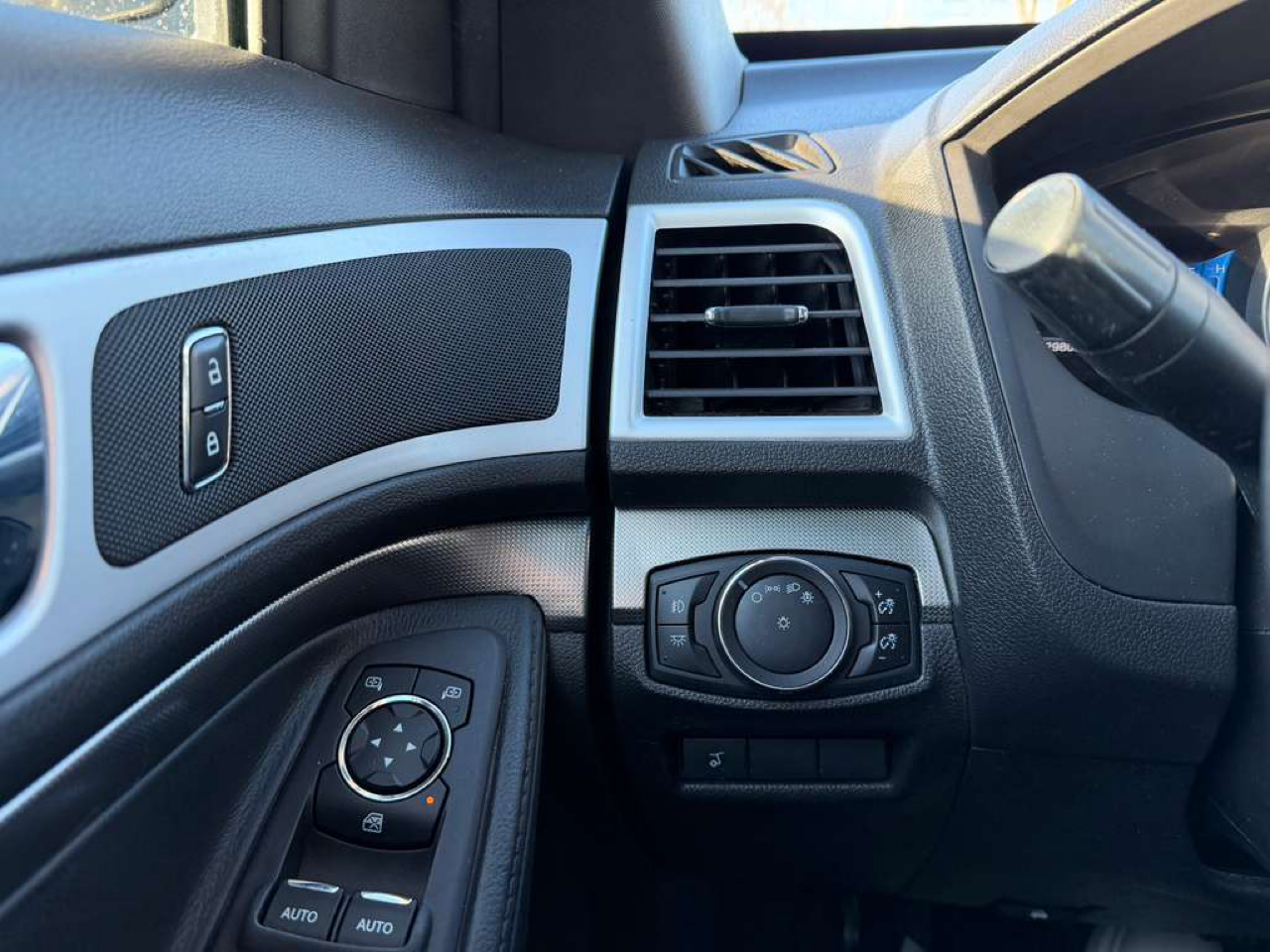 Ford Explorer XLT 4-Door 4WD 2015