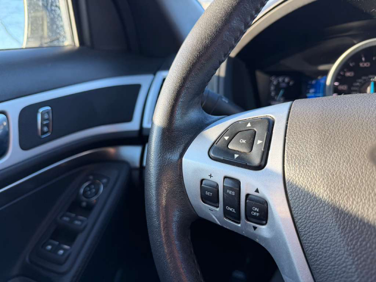 Ford Explorer XLT 4-Door 4WD 2015