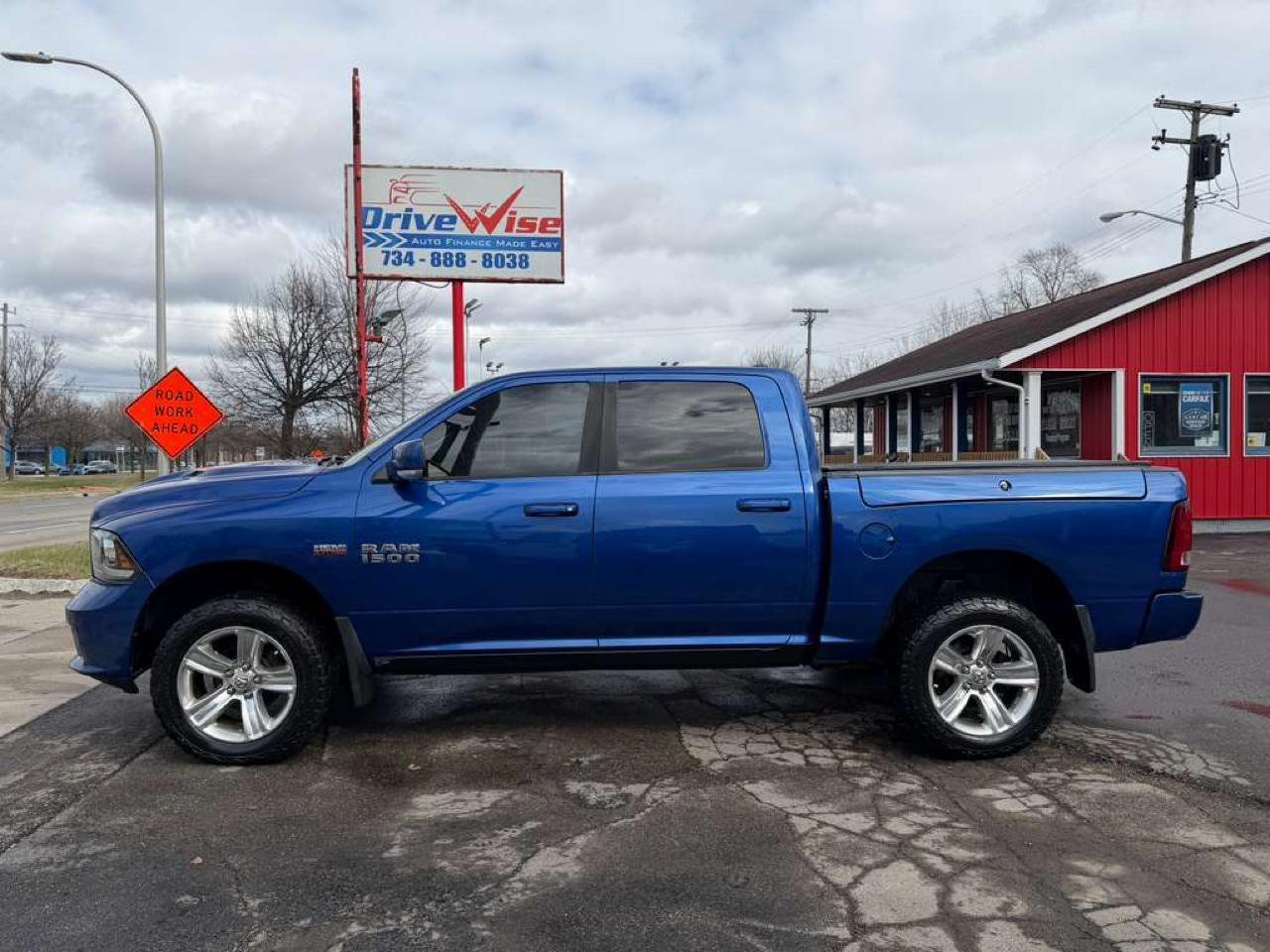 RAM 1500 Sport 4x4 Crew Cab 5'7" Box 2017