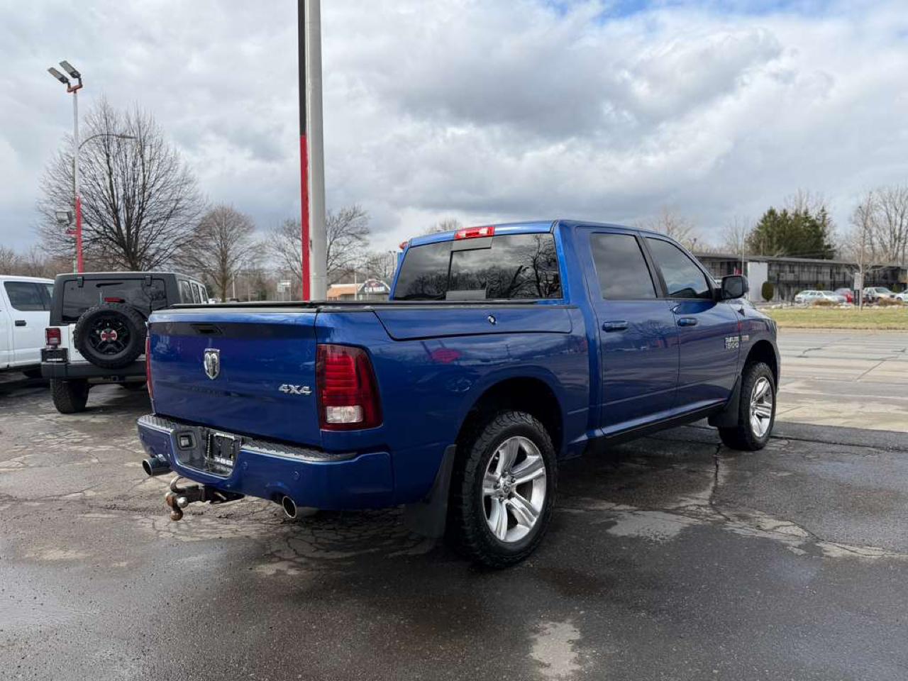 RAM 1500 Sport 4x4 Crew Cab 5'7" Box 2017
