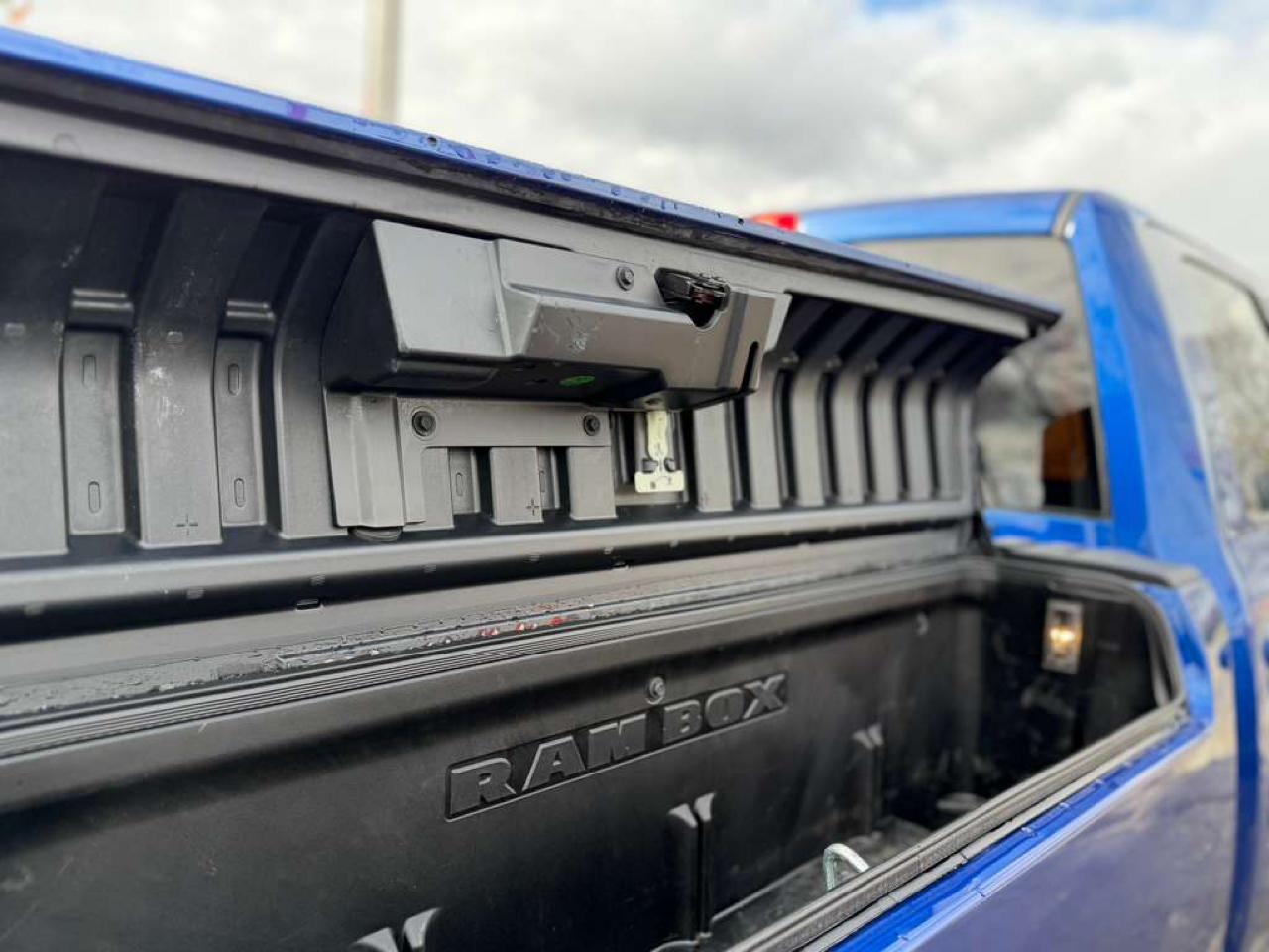 RAM 1500 Sport 4x4 Crew Cab 5'7" Box 2017