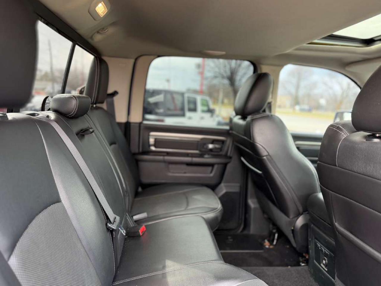 RAM 1500 Sport 4x4 Crew Cab 5'7" Box 2017