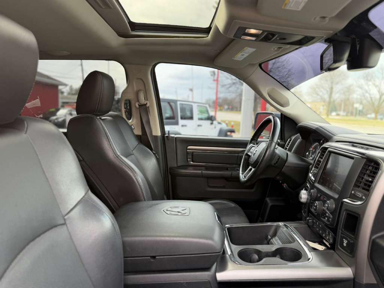 RAM 1500 Sport 4x4 Crew Cab 5'7" Box 2017