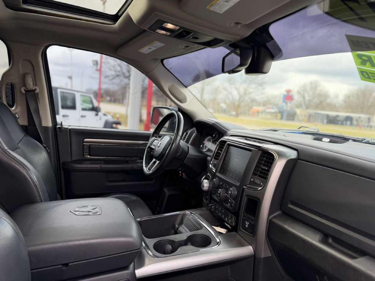 RAM 1500 Sport 4x4 Crew Cab 5'7" Box 2017